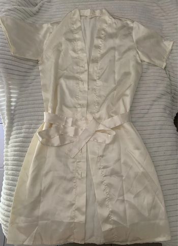Peignoir en satin blanc/ crème