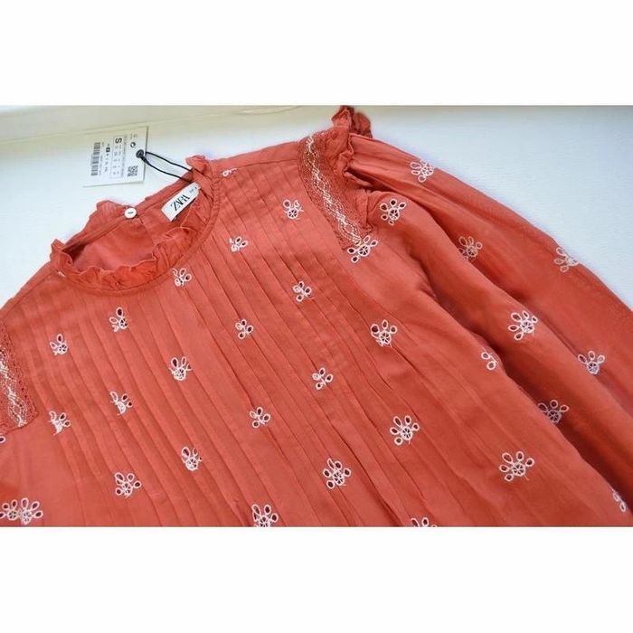 Robe bohème corail brodée fleurs blanches Zara taille S - photo numéro 4