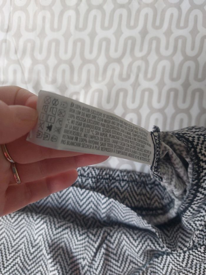 Short noir et blanc - photo numéro 4