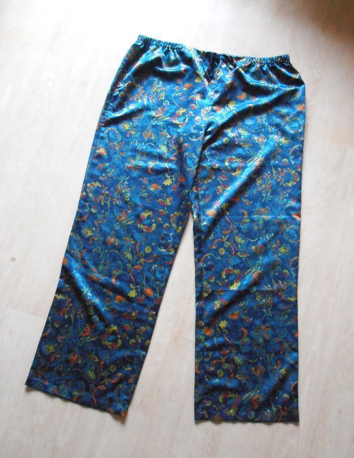 Bas de pyjama femme, fleuri, taille 46 3XL, vert foncé, satiné - photo numéro 1
