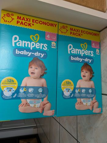 Couches Pampers taille 4