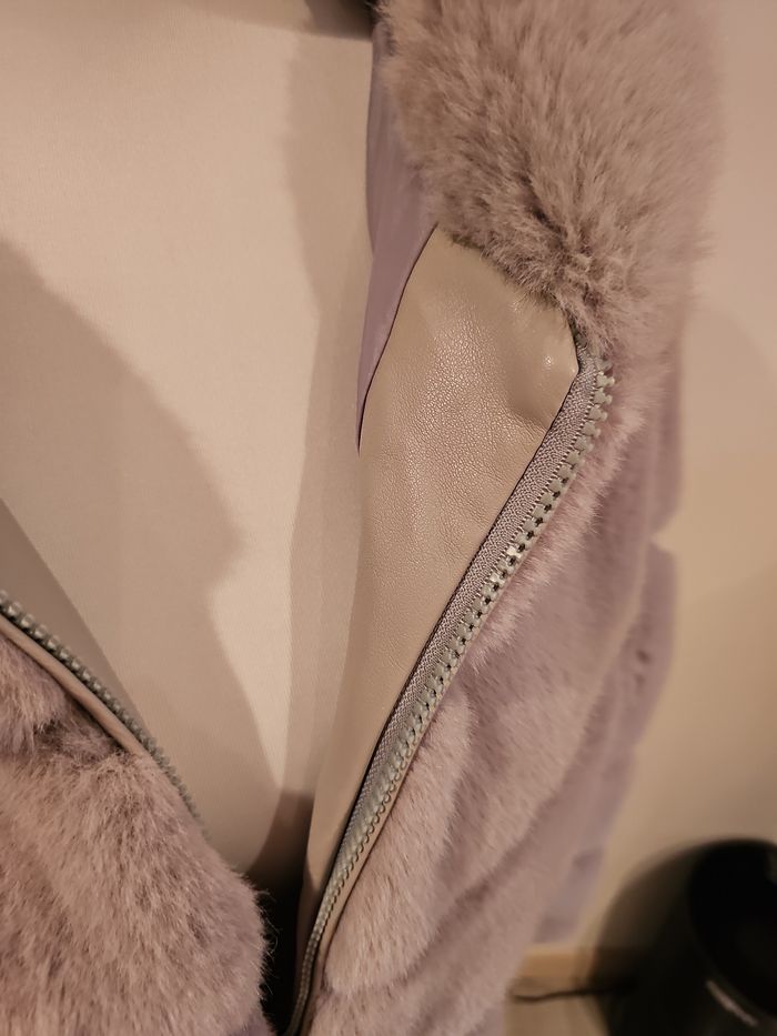 Manteau fourrure grise a capuche taille S tres bon état - photo numéro 5