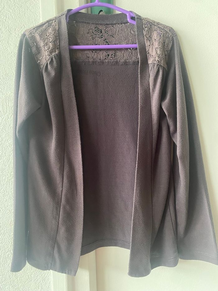 Gilet avec dentelle à l encolure 4/5 ans TBE - photo numéro 2