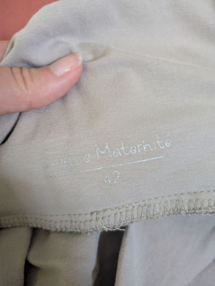 Deux pantalons de  grossesse et un short, taille L - photo numéro 7