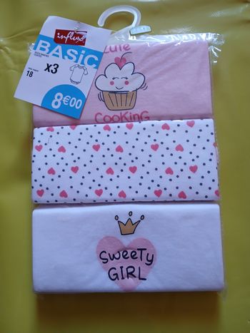 lot 3 bodies fille manches courtes influx 18 mois 