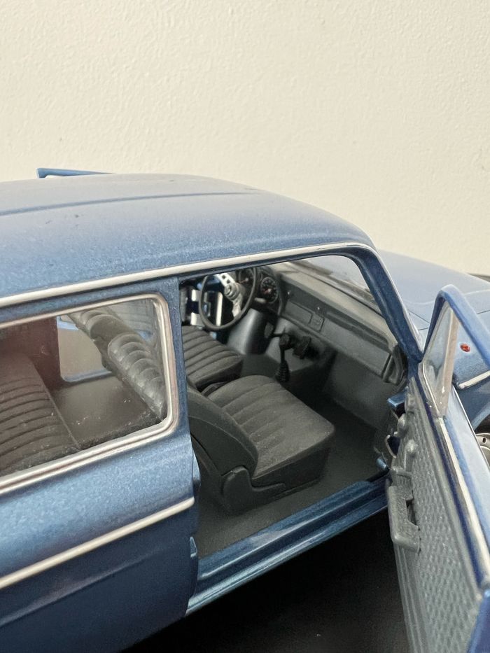 Voiture miniature Revell 1:18 – NSU TT bleue – Capot et portières ouvrants – Modèle de collection - photo numéro 4