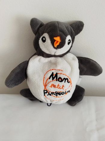 Pingouin gris et blanc