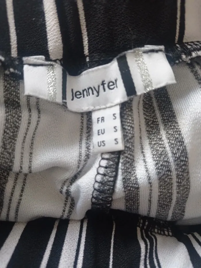 Magnifique pantalon confortable fluide et élastiqué à la taille rayures noir et blanc T.S Jennyfer - photo numéro 4
