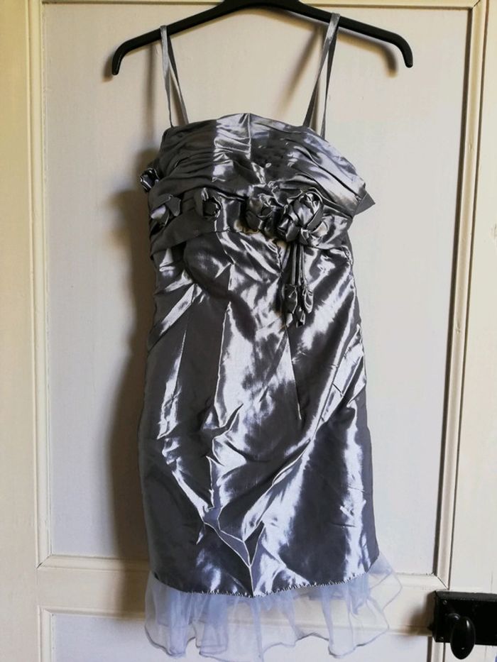 Robe cocktail argenté avec Châle et sac