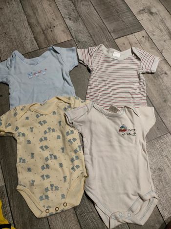 Body manches courtes garçon 6 mois