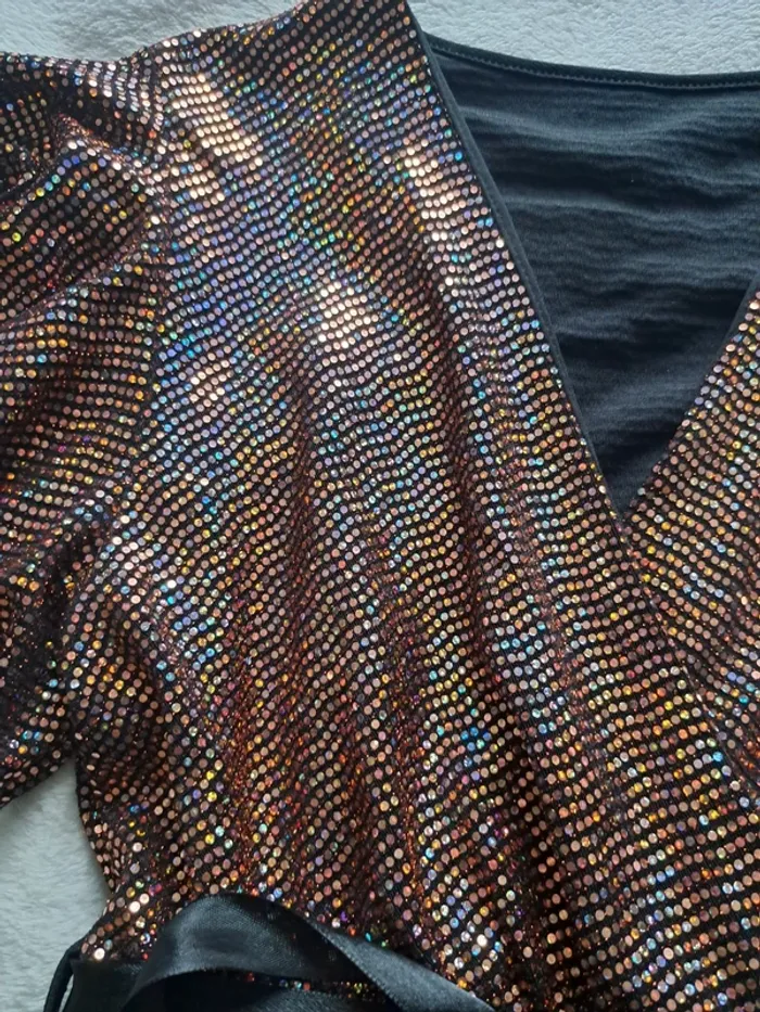 Robe noir et paillettes - photo numéro 3