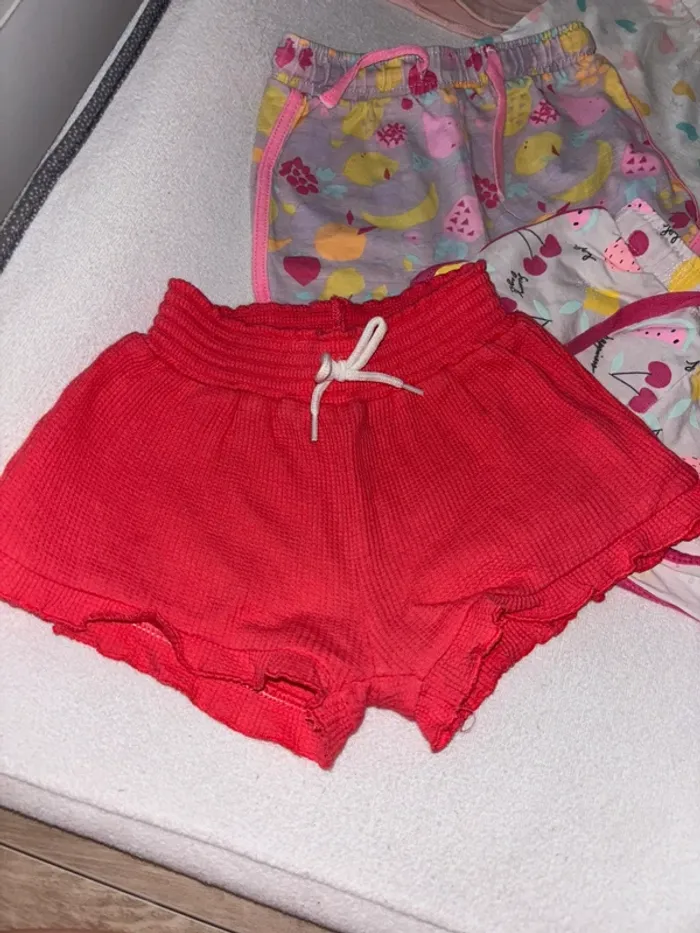 Lot 5 shorts légers bébé fille 9mois - photo numéro 2