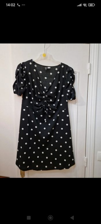 Robe noir a pois