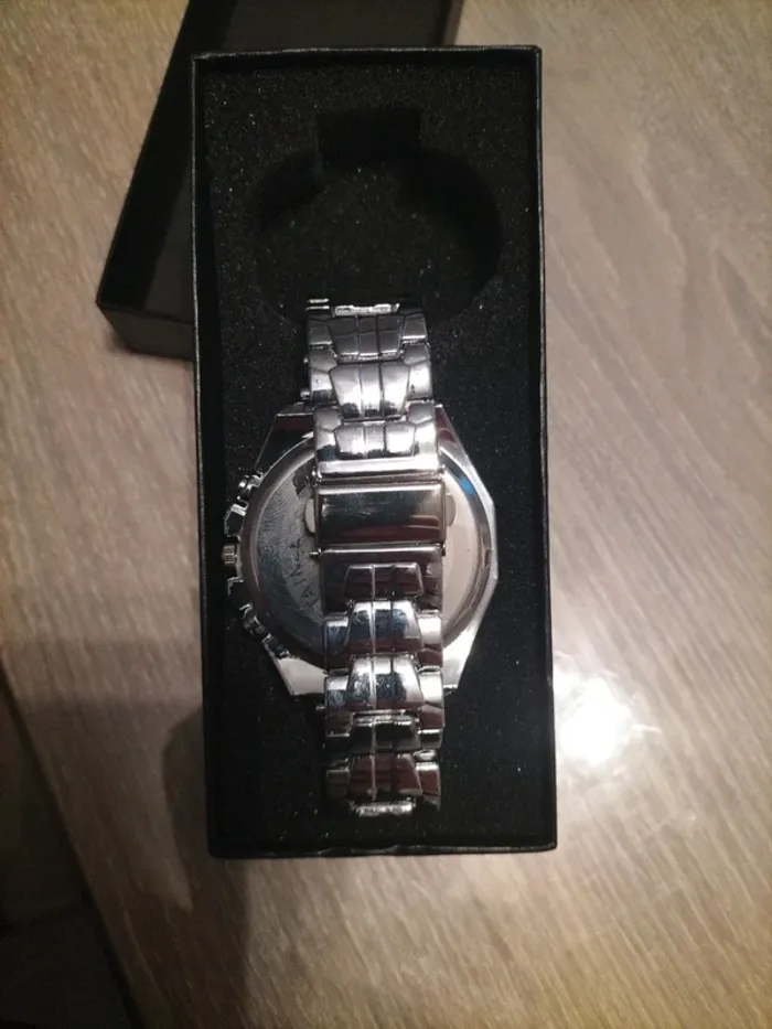 Montre neuve - photo numéro 3