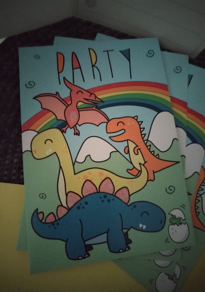 Lot 6 cartes anniversaire dinosaures + 6 enveloppes  et 24 ballons colorés neuf - photo numéro 2