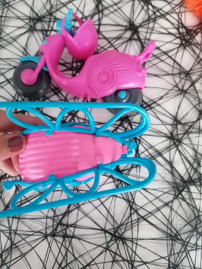 Lot accessoires Barbie scooter traîneau 👧🏻 - photo numéro 3