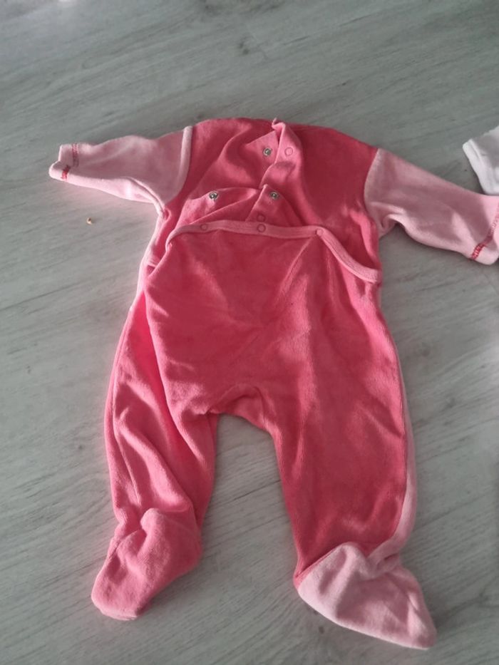 Lot 3 pyjamas 1 mois - photo numéro 6