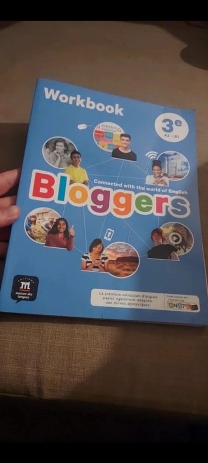 Bloggers 3e - Workbook (Maison des Langues) Prix : 5 État : Bon, couverture légèrement abîmée mais intérieur impeccable