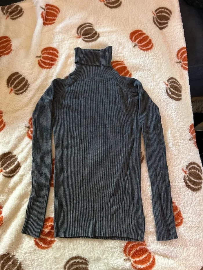 Petit pull à col roulé - Taille M - photo numéro 2