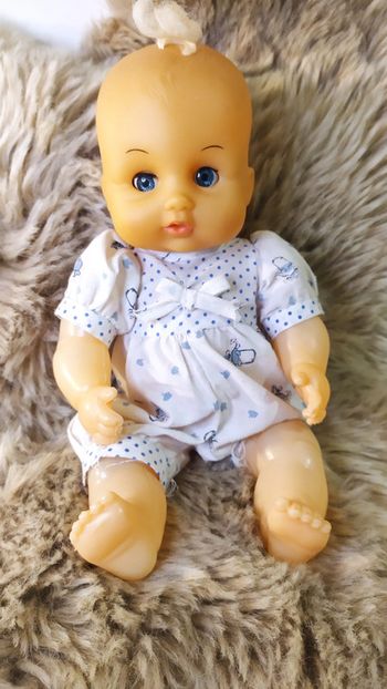poupée vintage en plastique