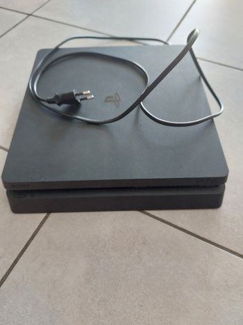 Ps4 slim 850go 2 manettes - Bon état sur Beebs