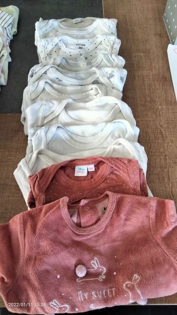 Lot de 9bodies et 1 pyjama