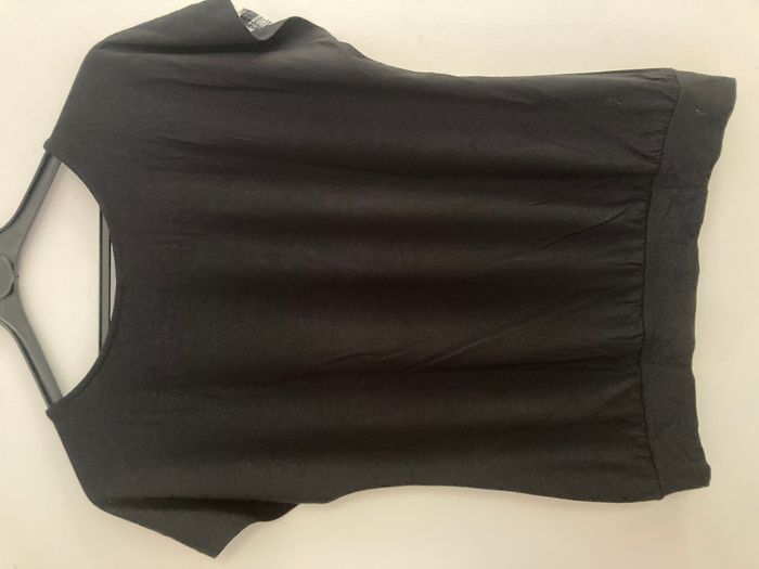 Tee-shirt noir avec motifs - photo numéro 3