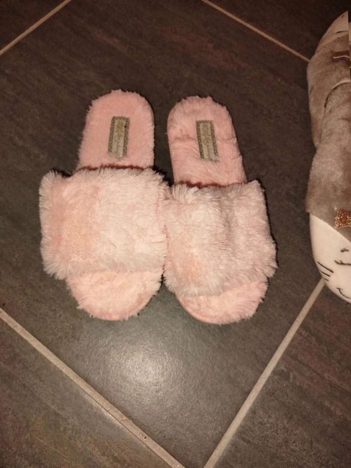 Pantoufles maison rose taille 36-37 très bonne état