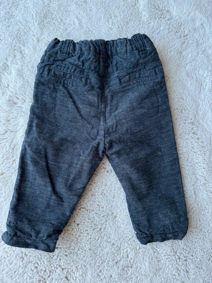 Lot 9 vêtements - 9 mois bébé garçon - pulls- jeans-tee shirts - chemise - très bon état - photo numéro 18