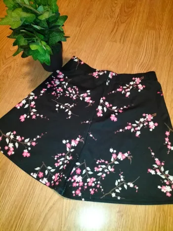 short a motif fleurs FPC - 164cm / très bon état 
