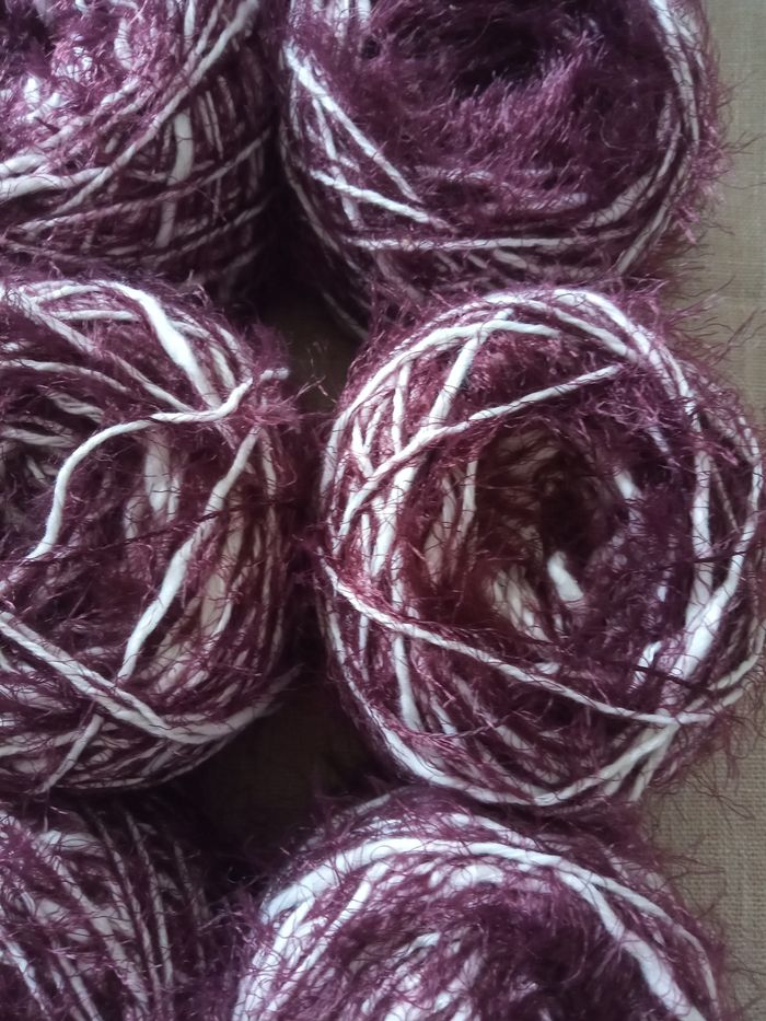 Lot de 8 Pelotes Fantaisie aspect poilu (Prune et Blanc) - (610g) - photo numéro 2