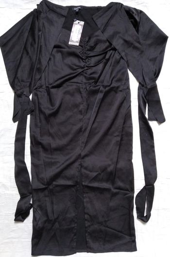 Boohoo robe satin noir taille 36
