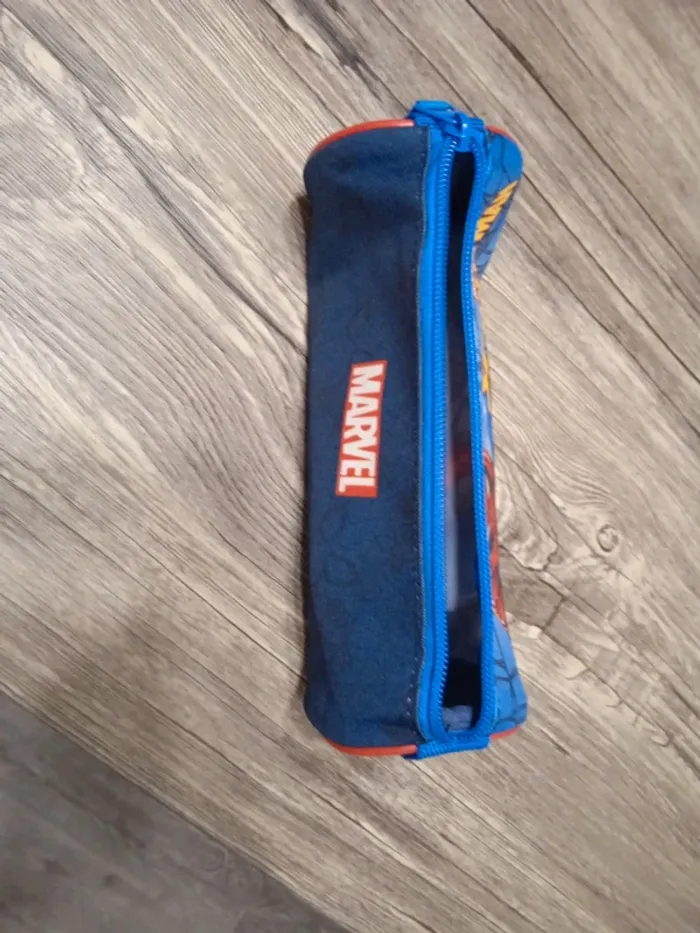 Trousse scolaire ronde largeur 20 cm - photo numéro 2