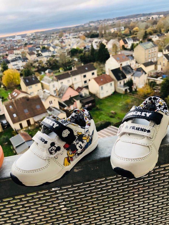 Basket Mickey neuf sans étiquette pointure 22🧸 - photo numéro 7
