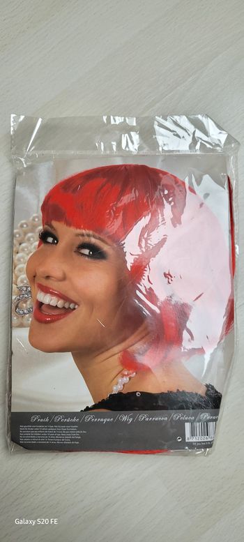 Perruque Disco rouge neuve 
