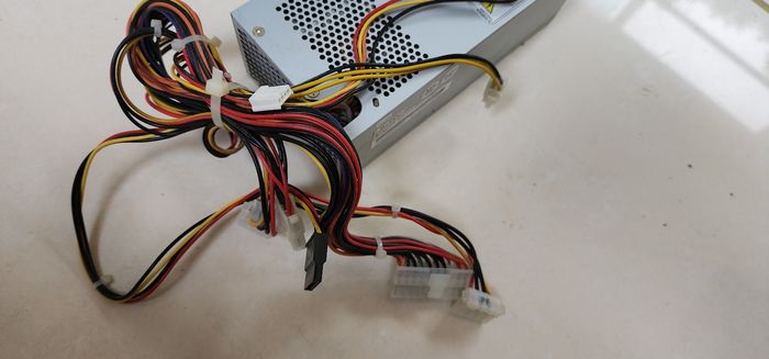Alimentation Électrique FSP250-50GLV (PF) 250W TFX PC 20+4 Pin - photo numéro 3