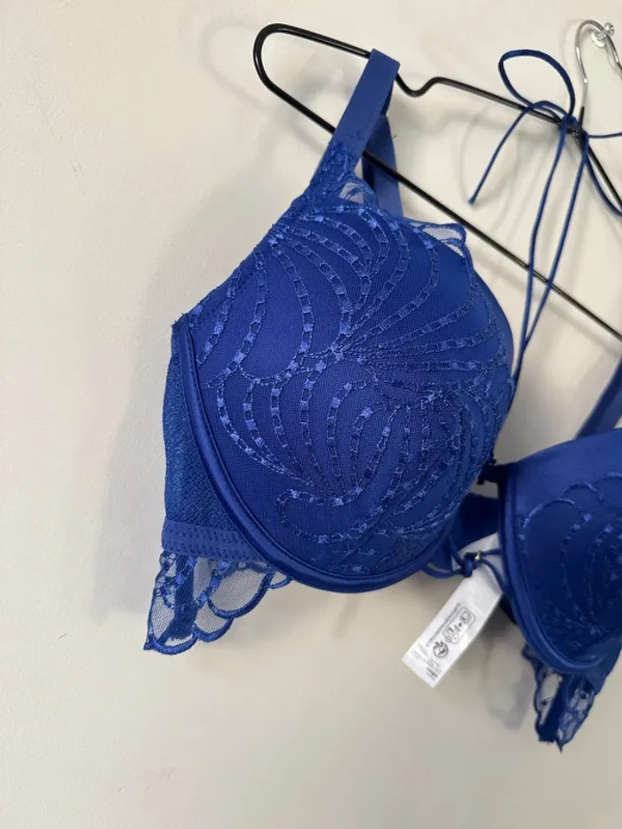 👙Soutien gorge rembourré + bas offert- 95D - neuf sans étiquette bleu roi- Gemo - photo numéro 2
