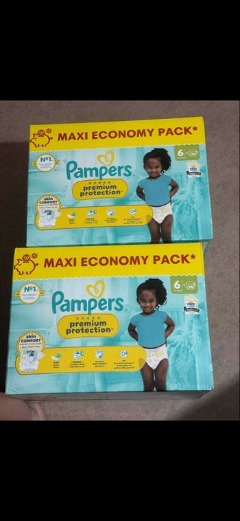 Lot de 2 cartons de couches taille 6 Pampers premuim protection 