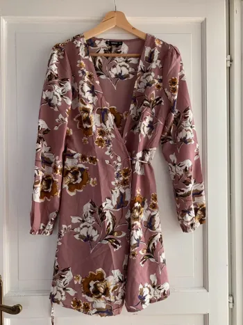 Robe portefeuille fleurie taille S NEUVE