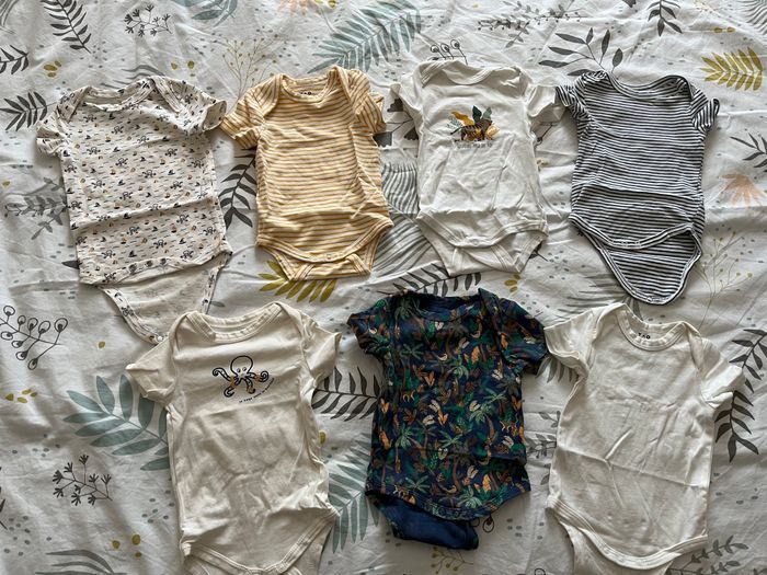 Lot bodies 1 mois TAO manches courtes