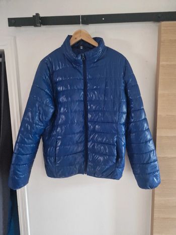 Doudoune bleue electrique