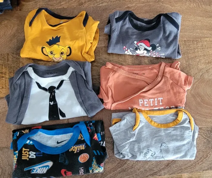 Lot pyjama et bodies - photo numéro 2