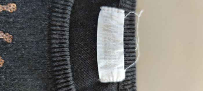 Adorable Pull H&M Fille - Noir Cygnes Paillettes - 5/6 ans - Bon État - photo numéro 4