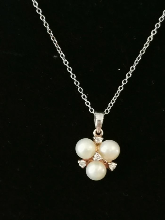 Collier. Perles d'eau douce. Apple & Cherry