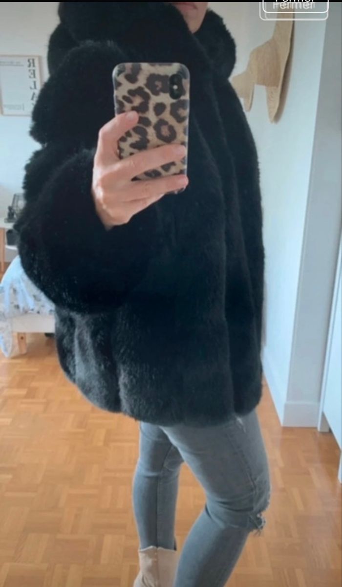 Manteau fausse fourrure noir - photo numéro 2