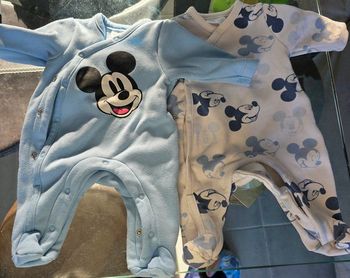 Lot 2 pyjamas disney