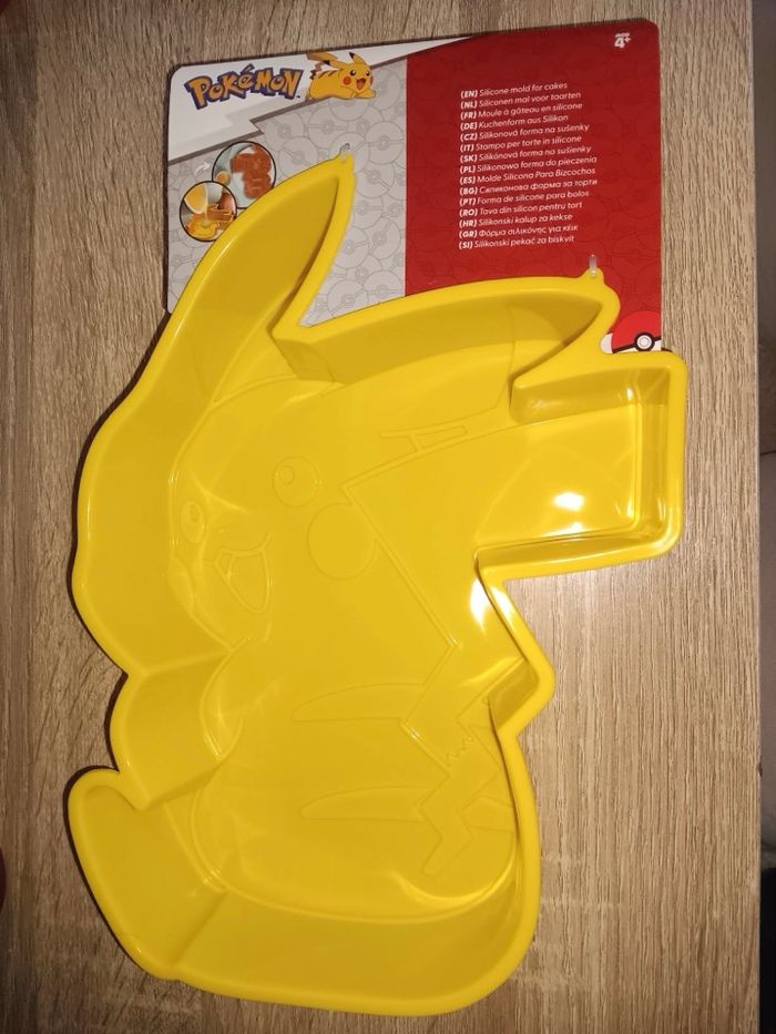 Moule à gâteau pikachu