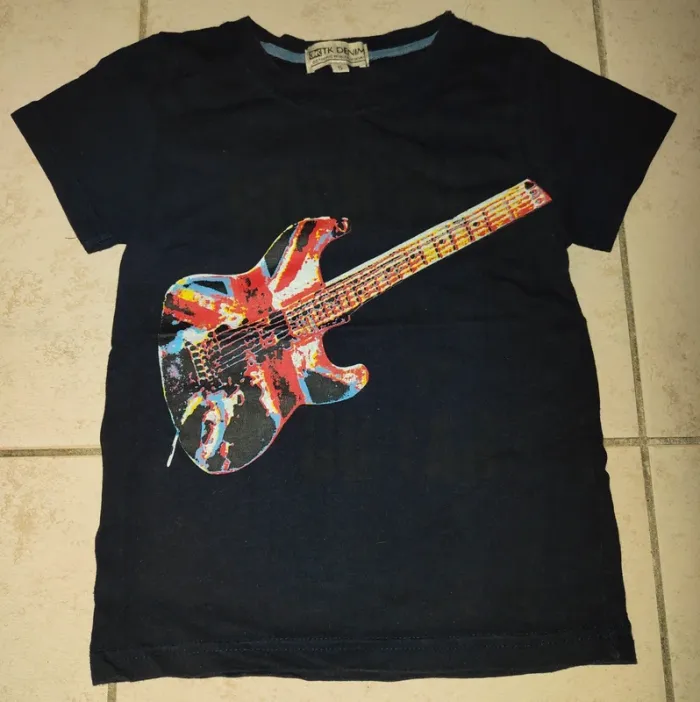 Tee-shirt noir avec guitare 🎸5 ans TK Denim