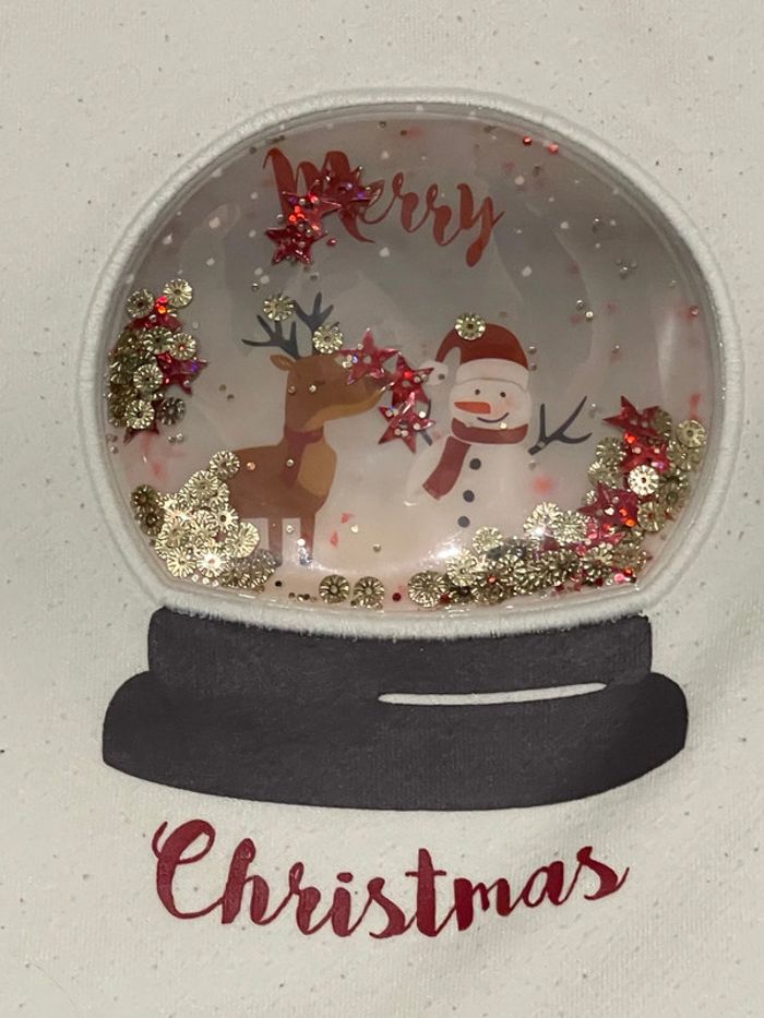 Pull noël fille. Boule de Noël. 6/7 ans - photo numéro 2