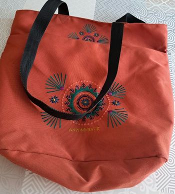 Sac antik batik brodé très bon état